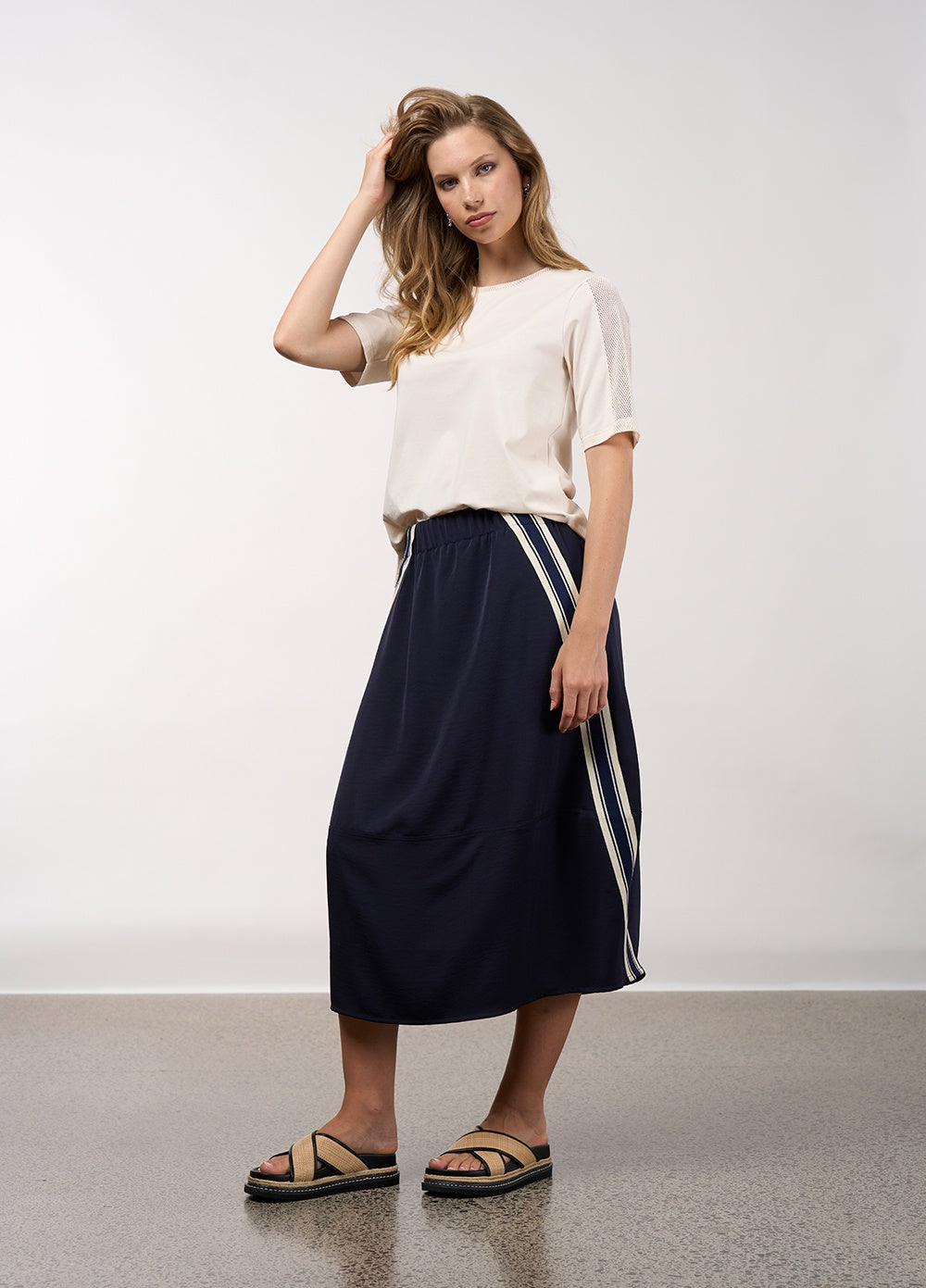 MADLY SWEETLY Linear Skirt