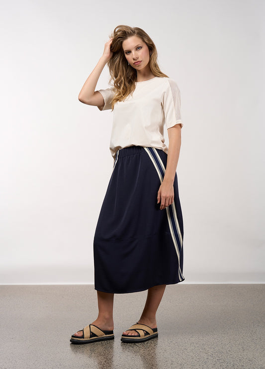 MADLY SWEETLY Linear Skirt