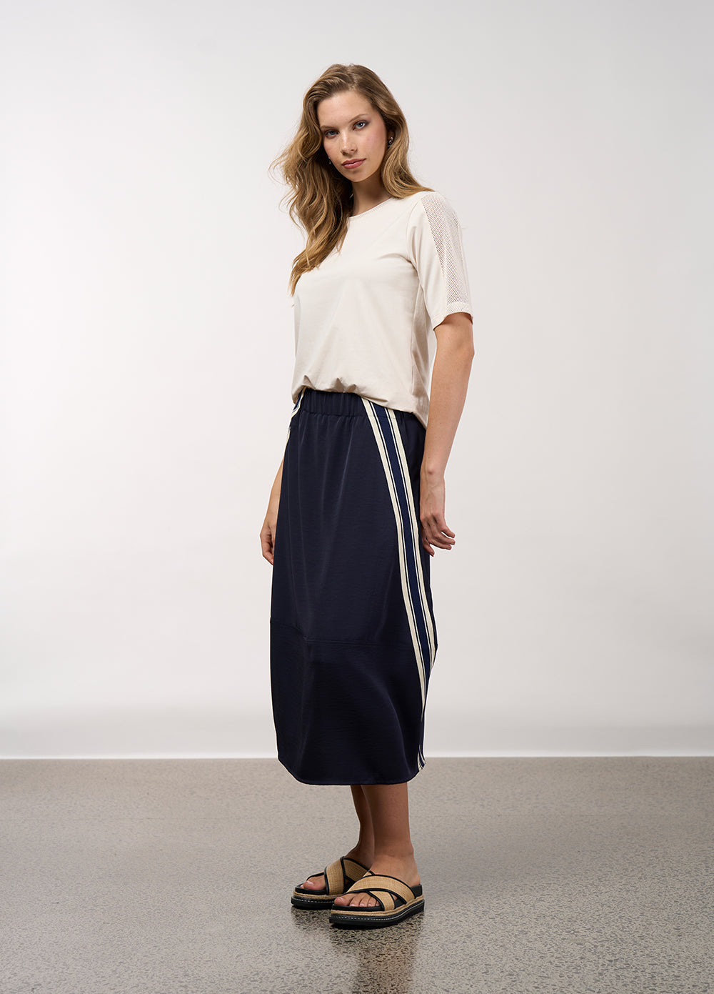 MADLY SWEETLY Linear Skirt
