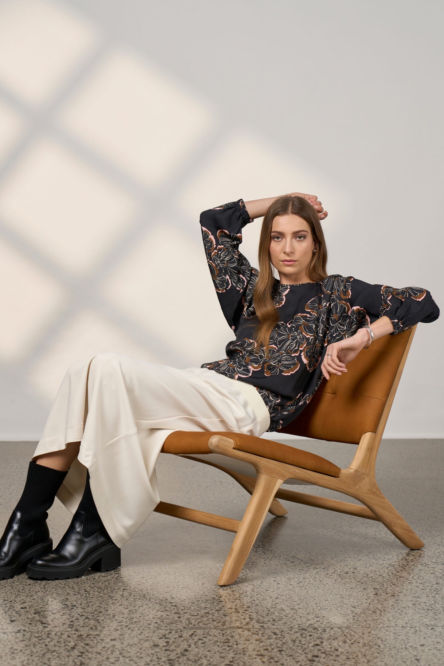 MADLY SWEETLY Wood Rose Top