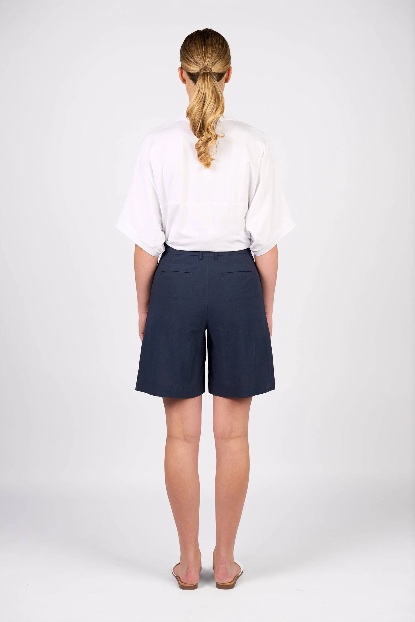 VASSALLI 5038 Ink Wide Leg Short with Pleat Detail